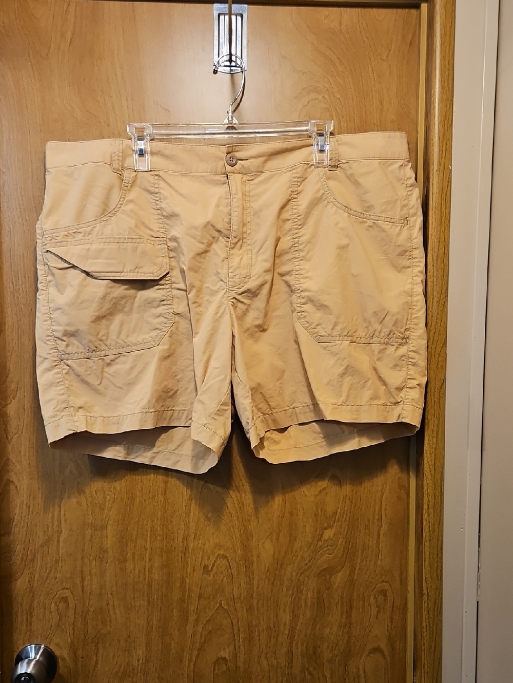 Columbia Men's Or Woman's Beige Cargo Shorts with Side Pocket